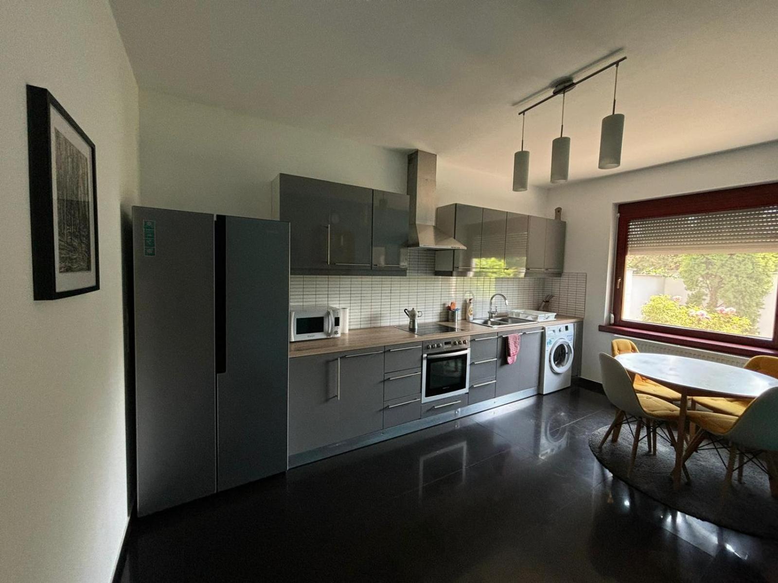 דירות באיה Luxury Apartman מראה חיצוני תמונה