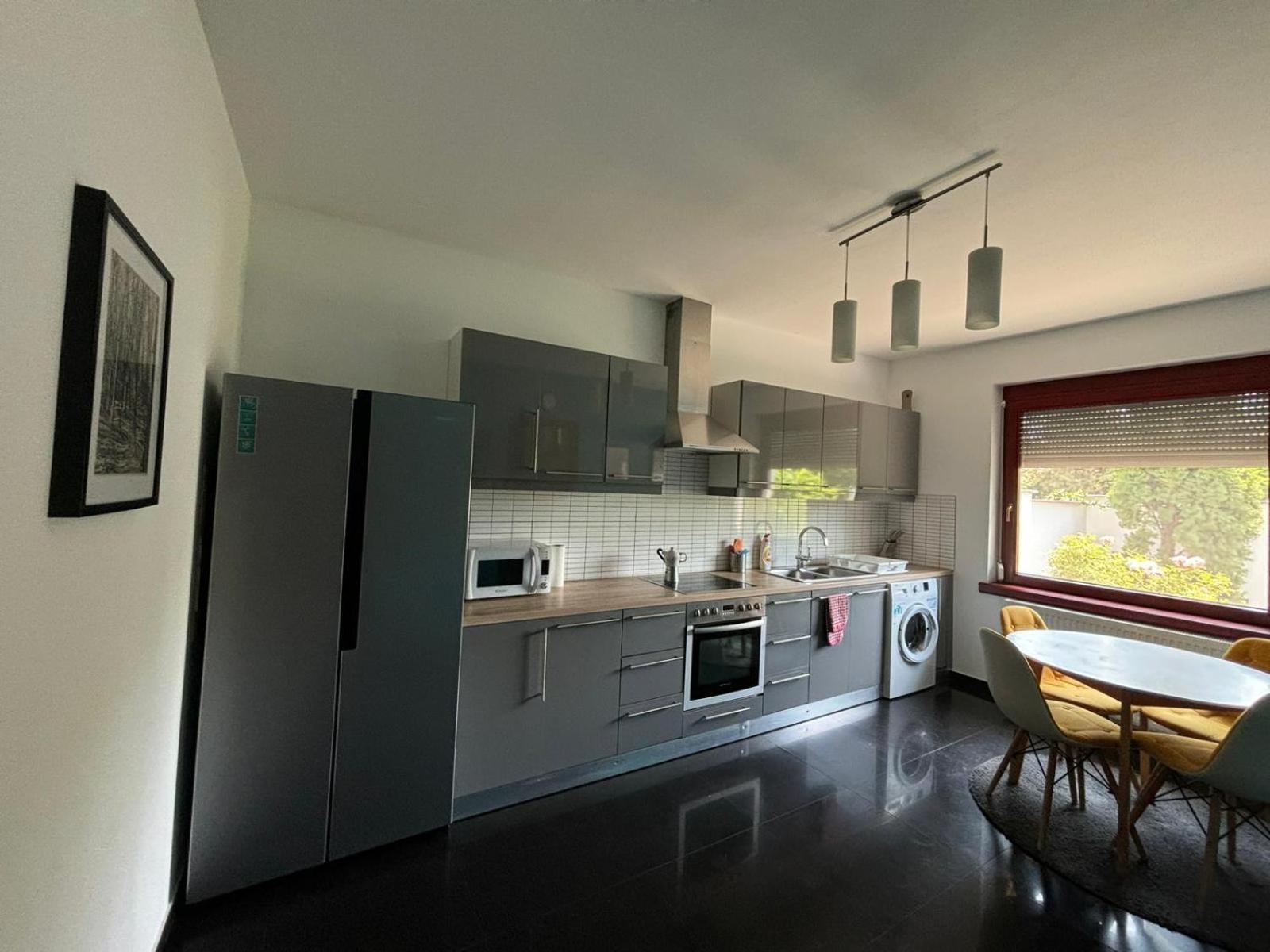 דירות באיה Luxury Apartman מראה חיצוני תמונה